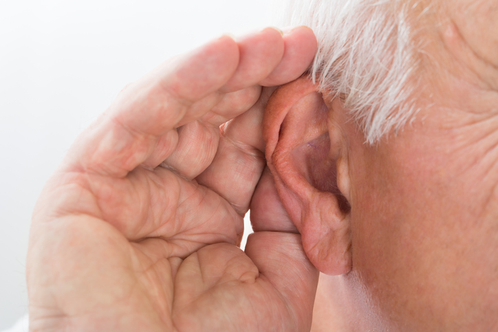 Prêtons l’oreille à l’isolement social et à la solitude des aînés dus à la perte d’audition