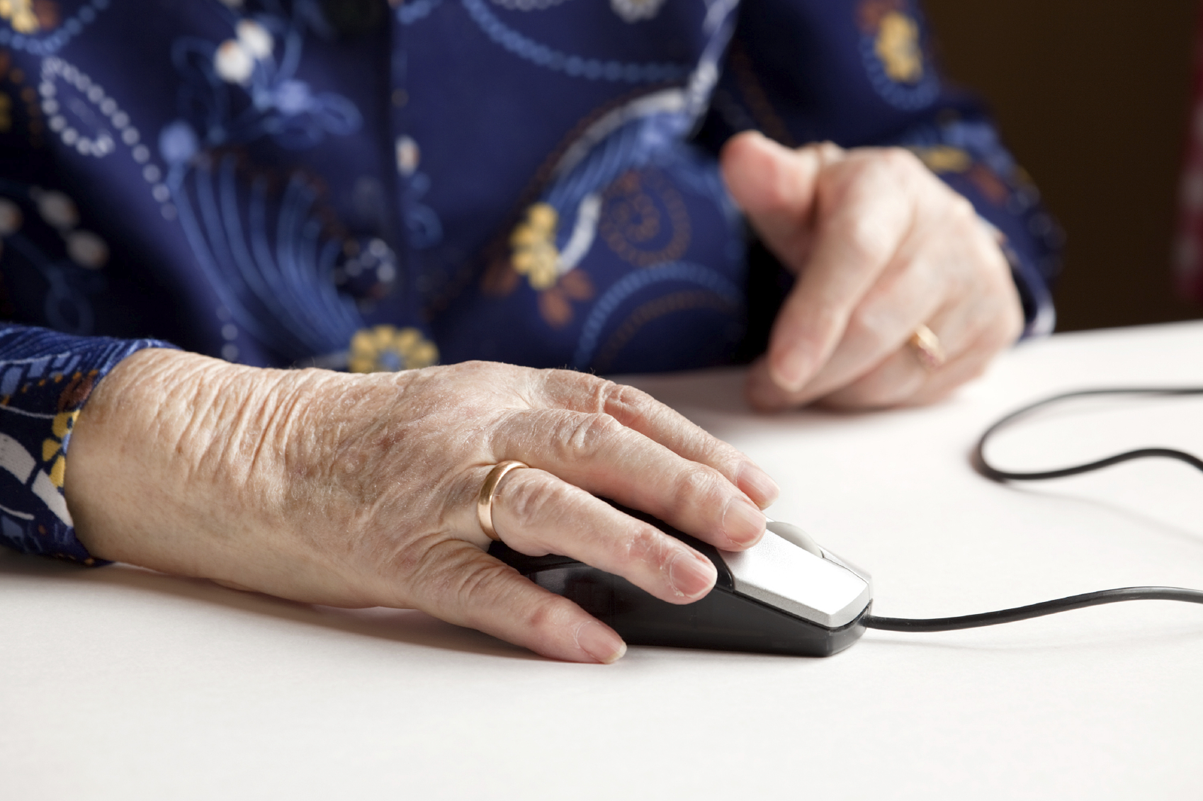 Restez connectés! Les proches aidants de personnes atteintes de démence peuvent bénéficier d’assistance en ligne et par téléphone