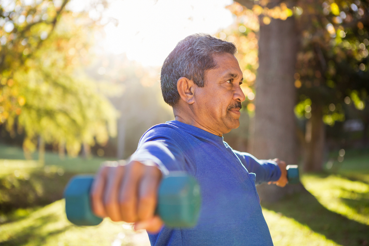 Devenir plus fort pour bien vieillir! Les avantages de l'entraînement musculaire progressif