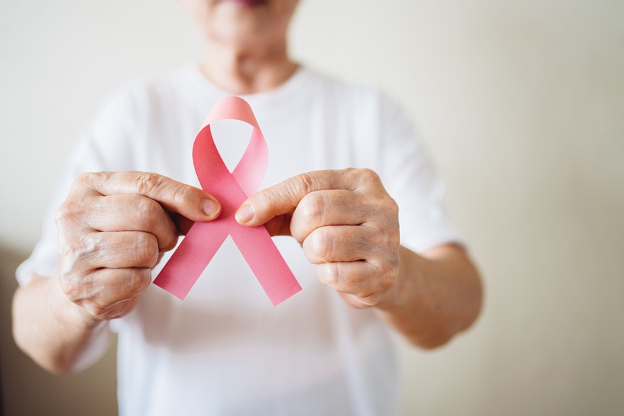 Mois de la sensibilisation au cancer du sein : facteurs de risque, dépistage et options de traitement