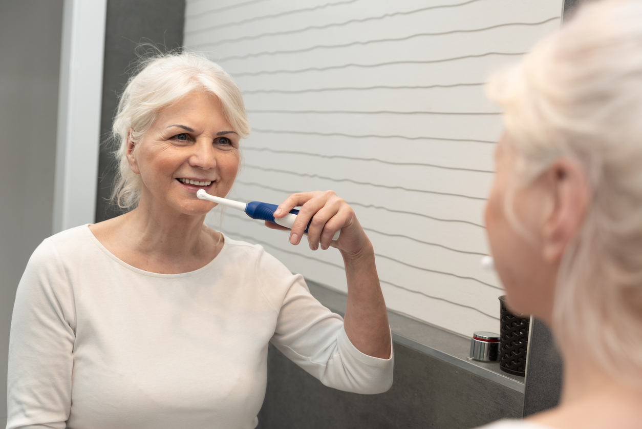 Se brosser les dents : les différentes options pour les brosses à dents : manuelle ou électrique ?