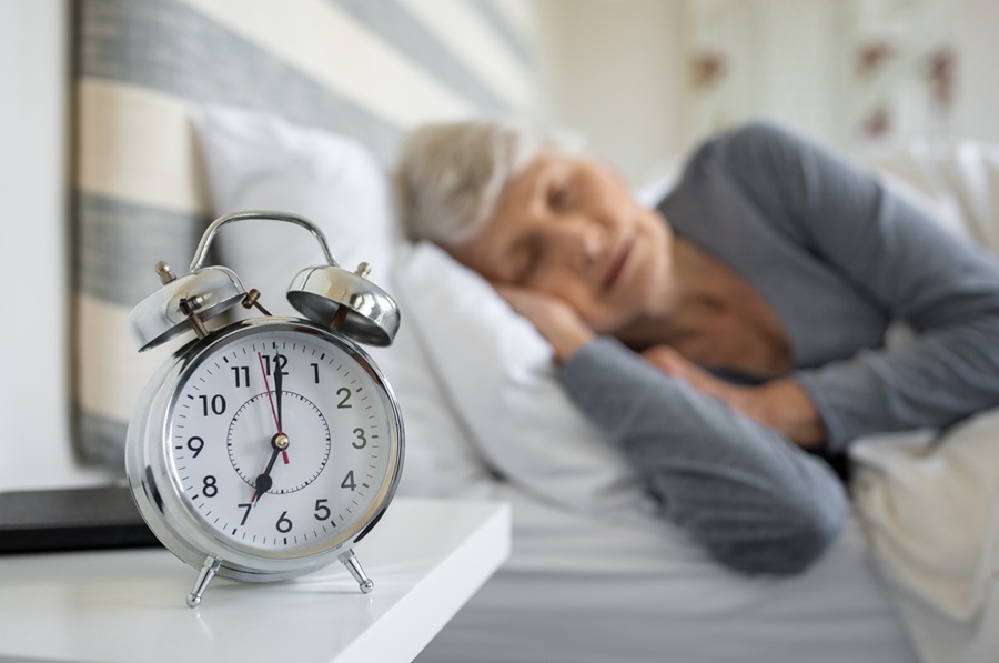 Bien dormir pour bien vieillir : ce que les personnes âgées devraient savoir pour améliorer leur sommeil